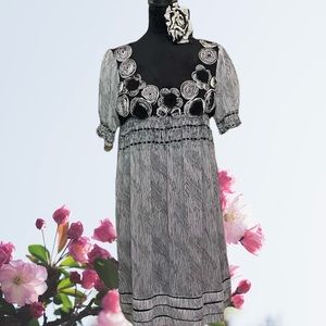 Women's Tunic or Mini Party Dress & Hair Clip - B&W with Rose Appliqués - Size 8